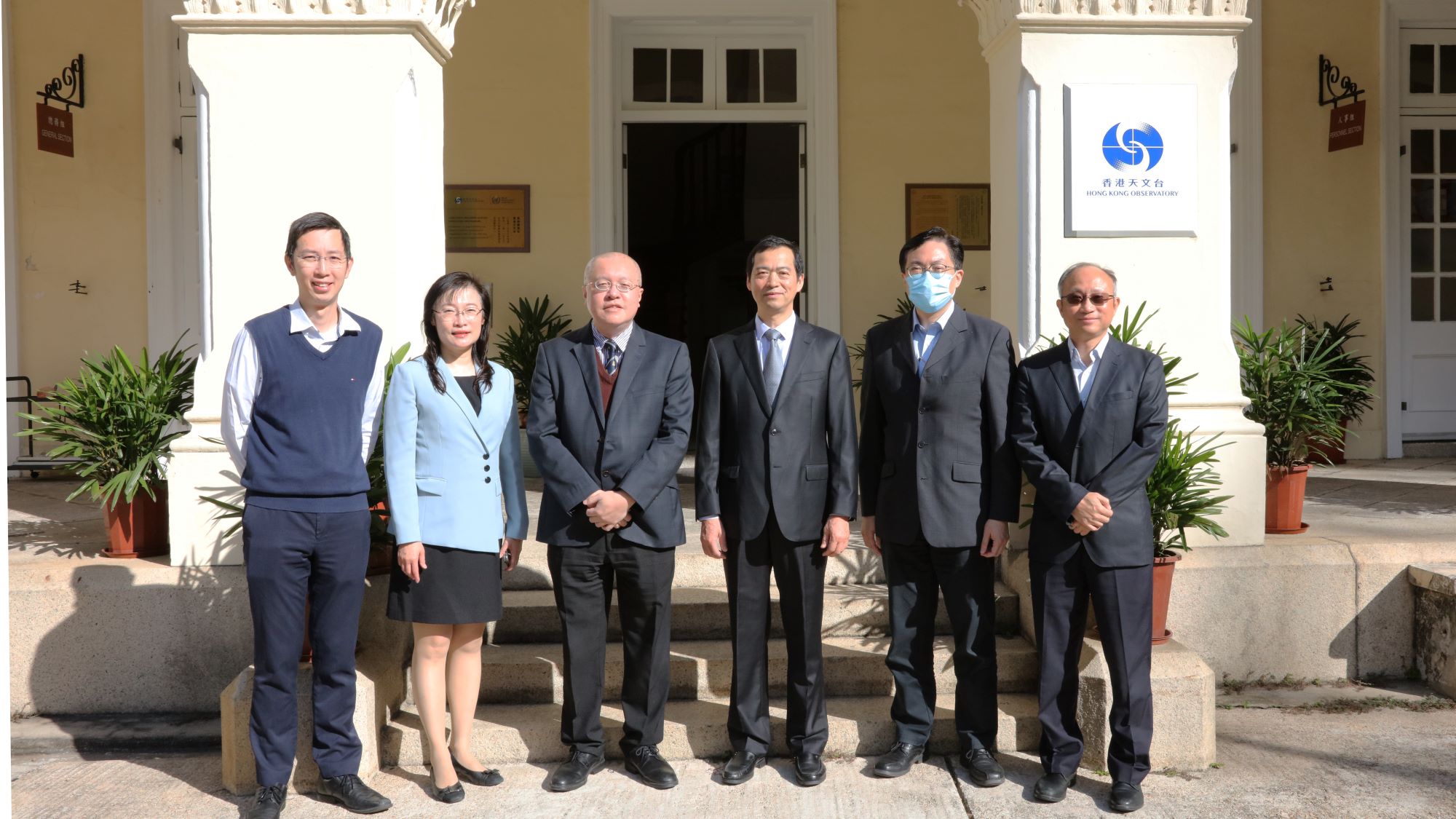 The Secretary of the Typhoon Committee, Dr Duan Yihong (third from the right), visited the Hong Kong Observatory