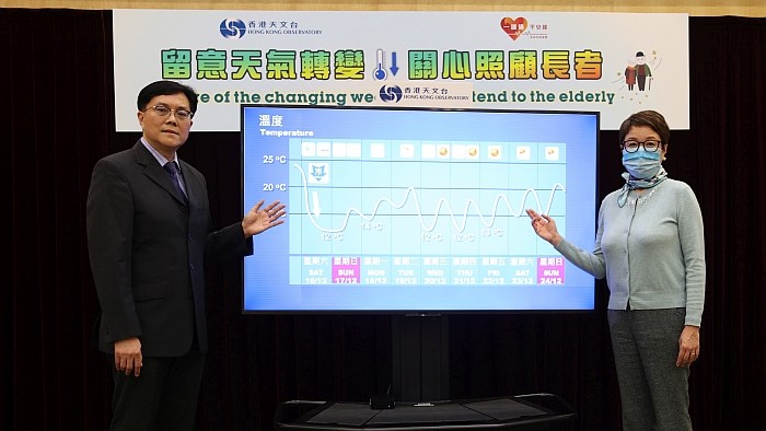 Acting Assistant Director of the Hong Kong Observatory, Mr Cheng Yuen-chung (left), and Chief Executive Officer of the Senior Citizen Home Safety Association, Ms Maura Wong (right)