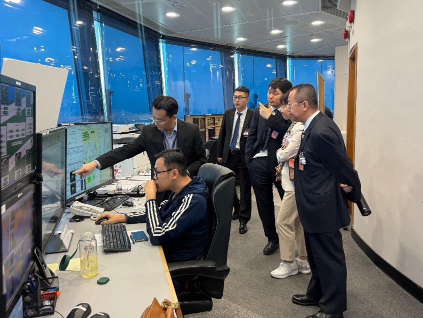 The delegation visited the Observatory’s Airport Meteorological Office