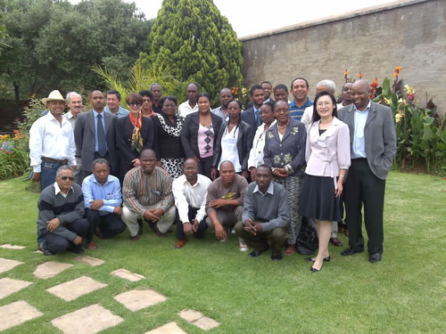 Ms. Song (front right) together with African participants.