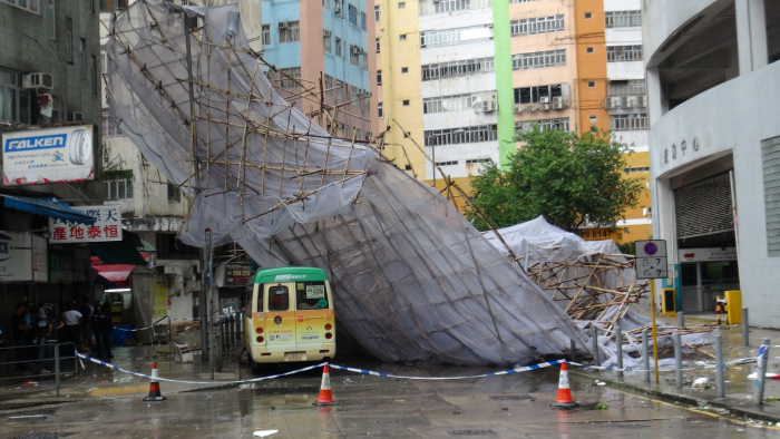 A scaffolding at Ta Chuen Ping Street of Kwai Chung collapsed, damaging a lorry and a minibus during the passage of Typhoon Kalmaegi. (Photo courtesy of Sing Tao Daily). 