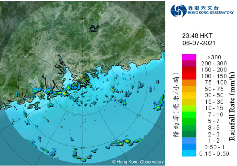二零二一年七月六日晚上11时48分的雷达回波图像，当时与两个热带低气压相关的外围雨带正影响香港。