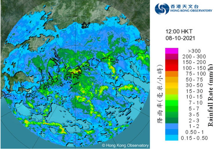 二零二一年十月八日中午12时的雷达回波图像，当时与狮子山相关的强雨带正影响香港，三号强风信号、黑色暴雨警告、山泥倾泻警告、新界北部水浸特别报告及雷暴警告正在生效。