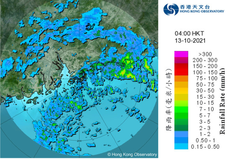 二零二一年十月十三日上午4时的雷达回波图像，当时圆规最接近本港，在本港以南约360公里掠过。与圆规相关的雨带正影响广东沿岸及南海北部。