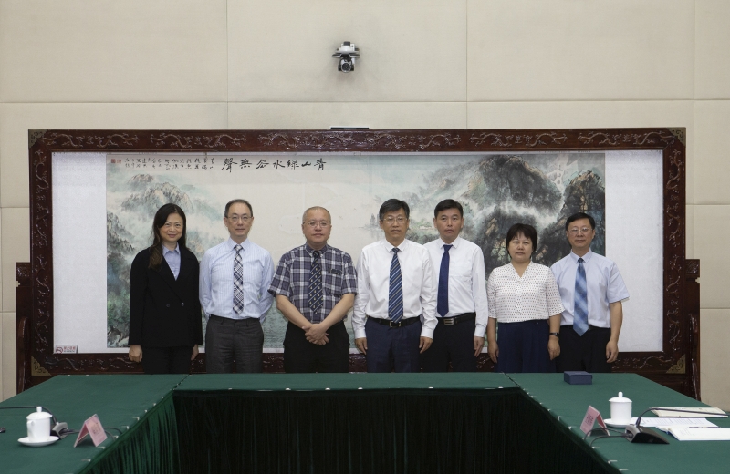The Hong Kong Observatory delegation met with the CMA