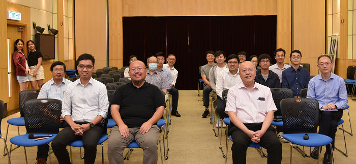亞利桑那州立大學副教授唐文波博士 (前排左二) 與天文台同事分享關於以拉格朗日方法分析香港機場附近的氣流研究  (2023年 6 月 13 日)