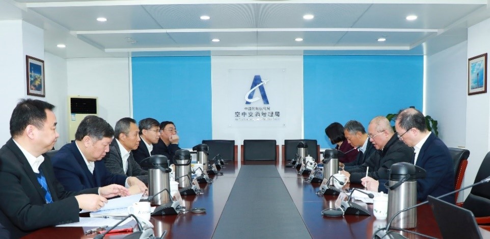 香港天文台台長陳栢緯（右二）、空管局副局長苗旋（左三）出席了航空氣象高層管理研討會