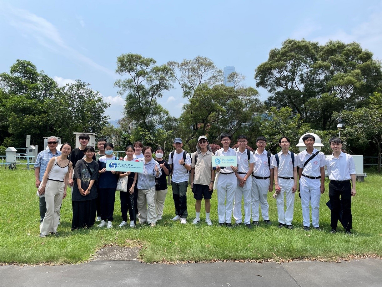 Students and teachers from schools that won the Co-WIN Teaching Application Awards 2024 visited the King’s Park Meteorological Station (29 August 2024).