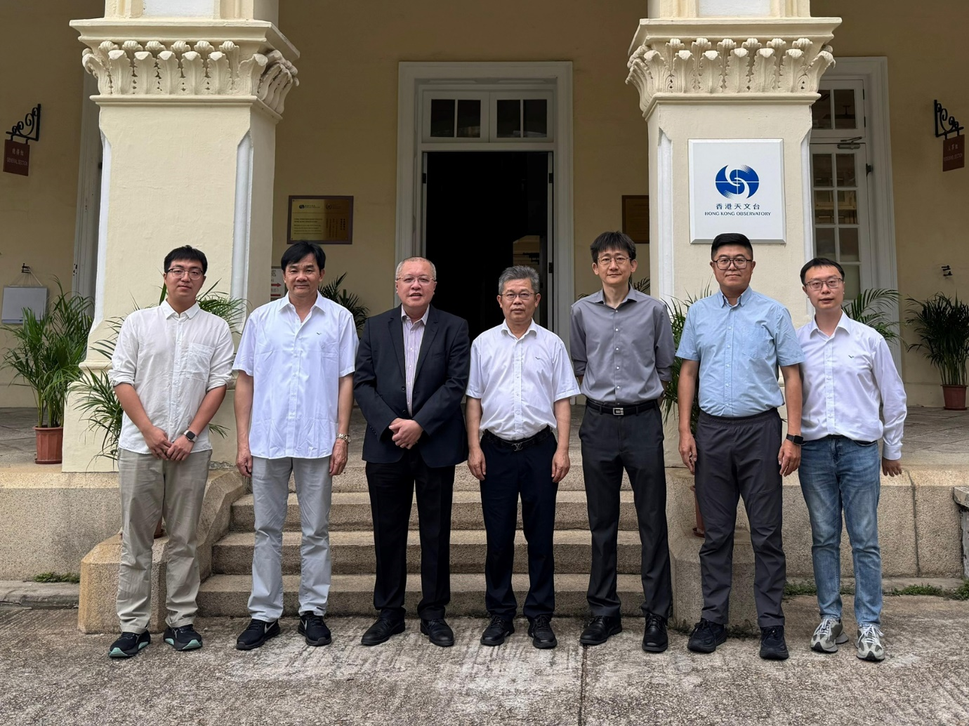 Delegation from the Commercial Aircraft Corporation of China Visits the Hong Kong Observatory