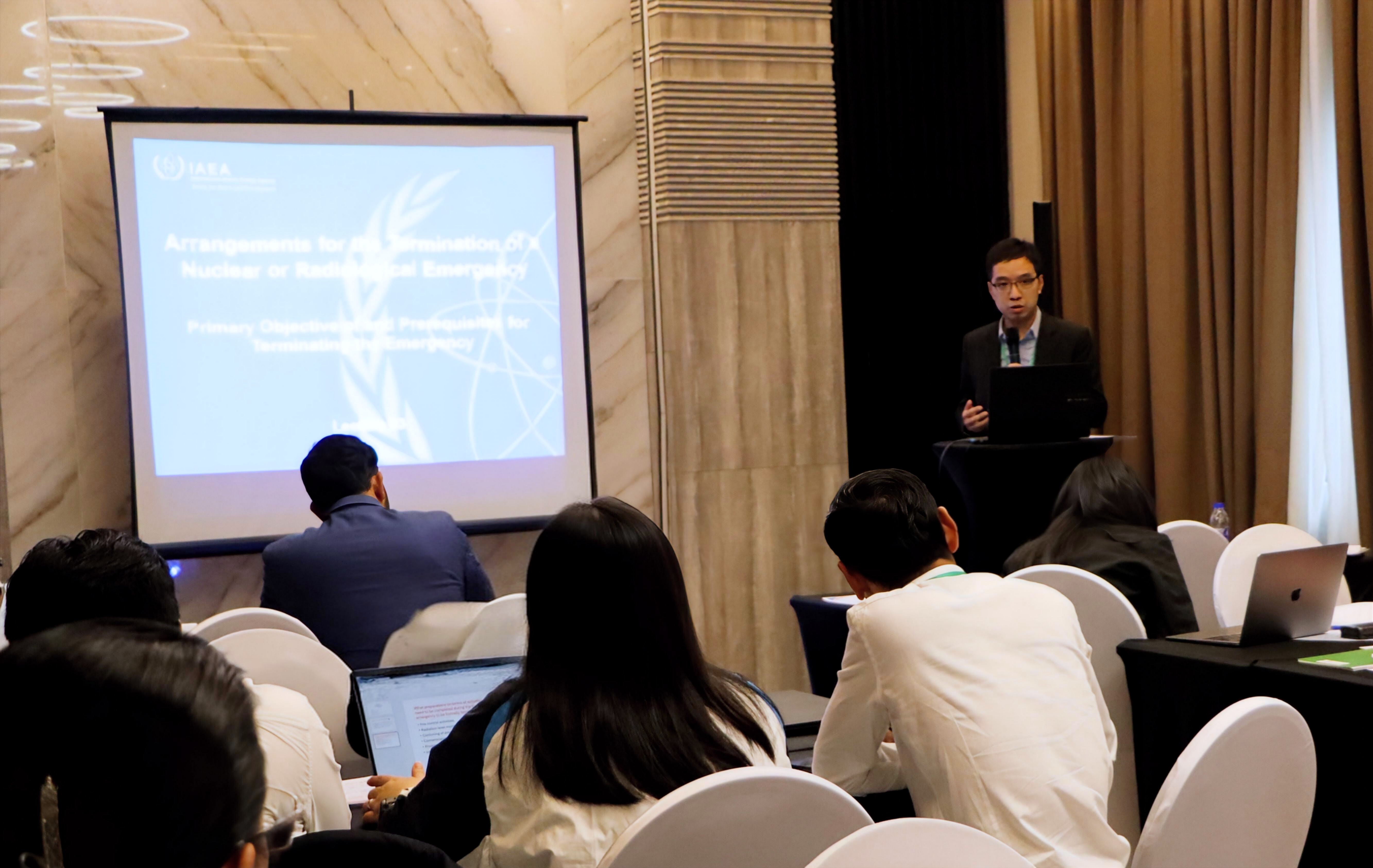 香港天文台江如秋先生为学员讲学