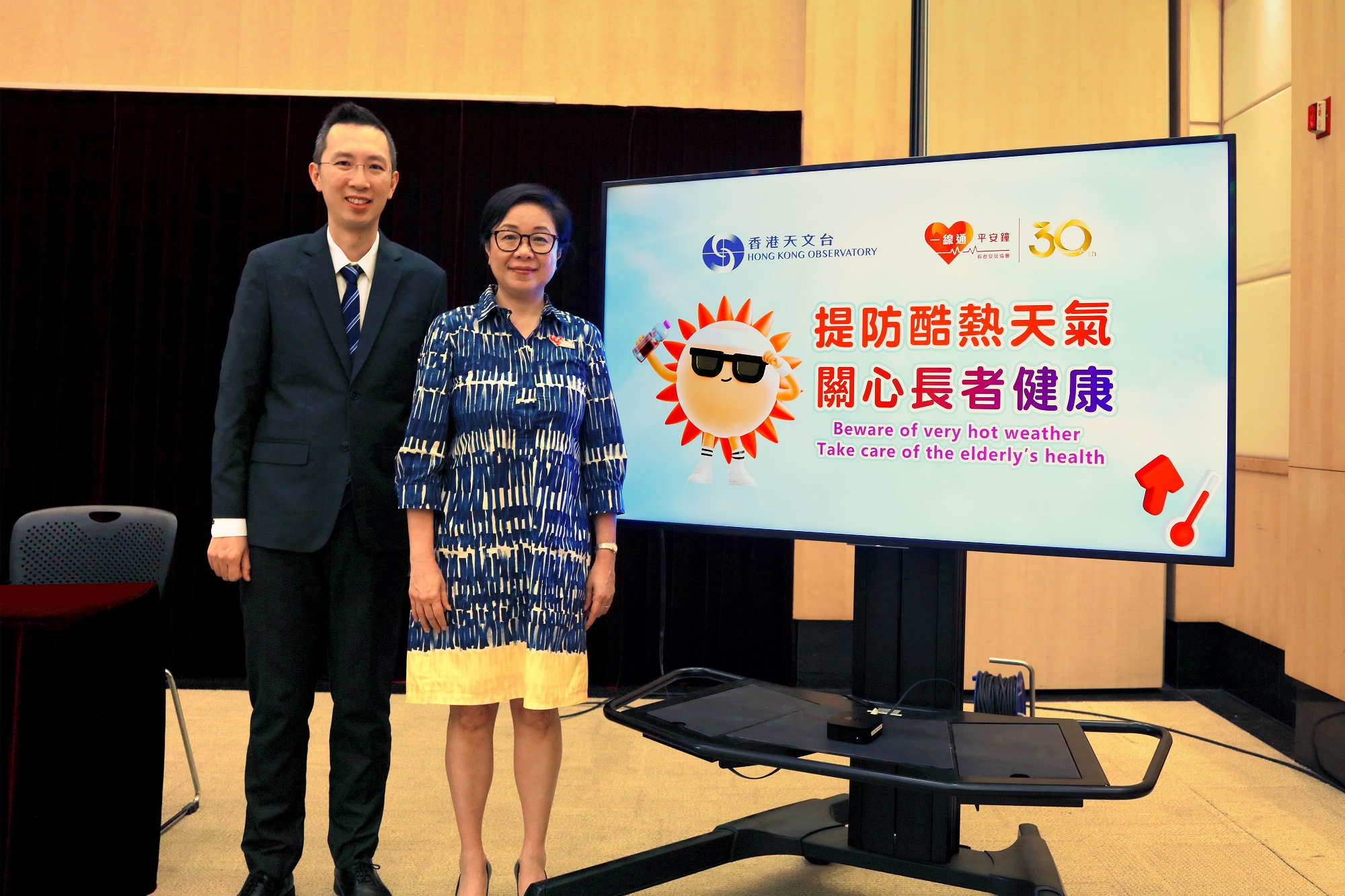 Figure 1: The Acting Assistant Director of the Hong Kong Observatory, Mr Choy Chun-wing, and the Chief Executive Officer of the Senior Citizen Home Safety Association, Ms Maura Wong, held a joint press conference today (May 28) to remind the public to get prepared for the very hot weather in summer.